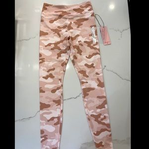 Forever 21 pink camo gym leggings size S slim brand new with tags